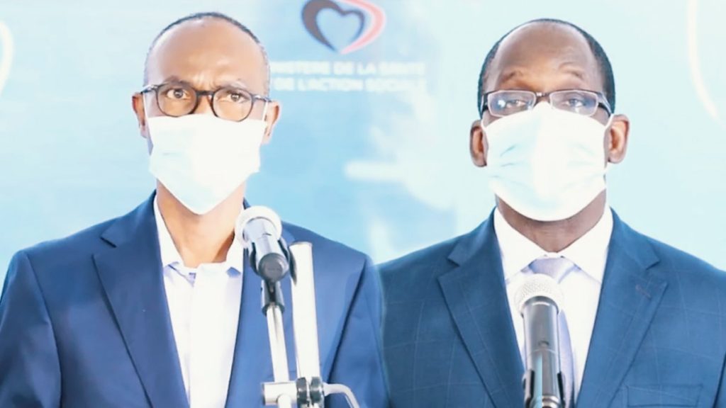 Professeur Moussa Seydi et Abdoulaye Diouf Sarr, ministre de la santé et de l'action sociale