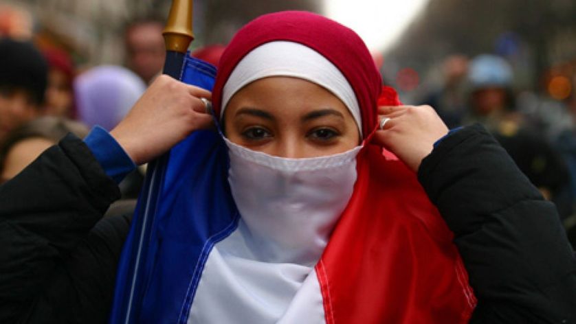 Une femme voilée de France